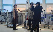亚博官网滨城智慧养老实践中心开学首日获天津电视台报道