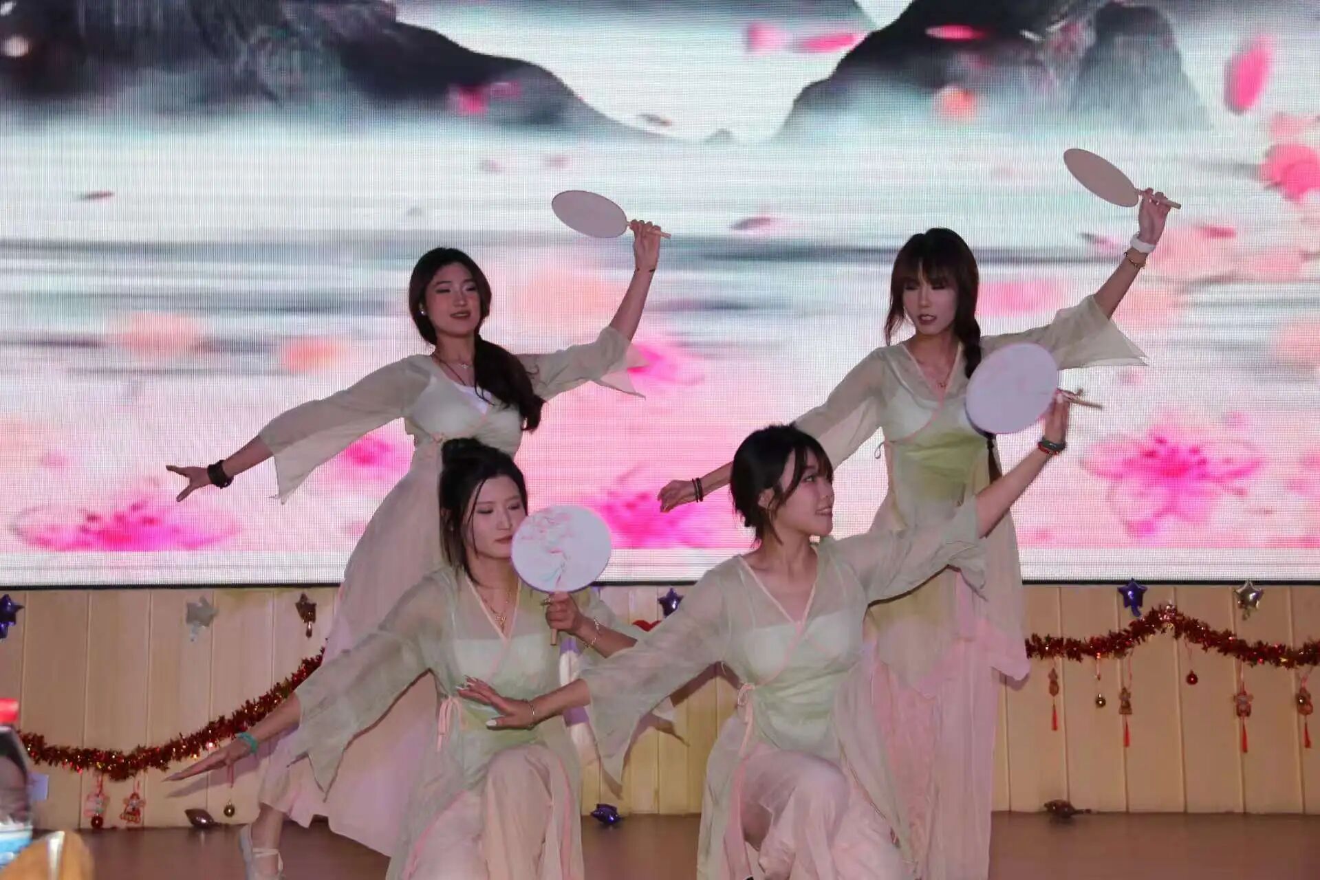 《桃花笑》